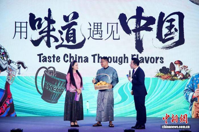 首届南亚东南亚网红创作者大会昆明举行 85位中外博主参与