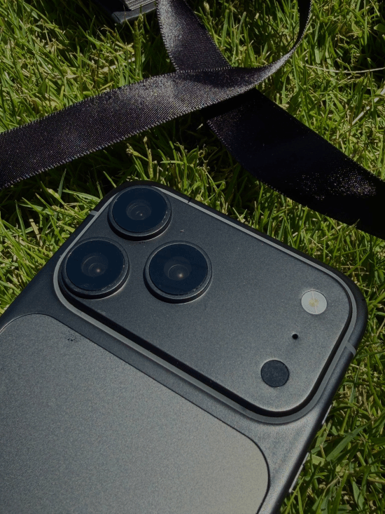 6月12日iPhone 18 Pro Max机模披露 深樱桃色确立为主打配色  第14张