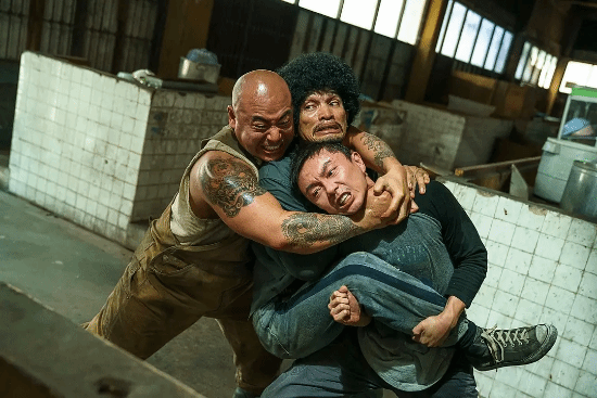 谢苗主演动作片《火遮眼》上映获豆瓣8.4分 剧情删减引发争议 第2张 谢苗主演动作片《火遮眼》上映获豆瓣8.4分 剧情删减引发争议 第2张