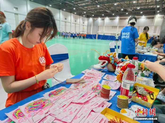 栖霞区第七届港澳台青年端午趣味运动会在南京大学举行 80人组8队参赛