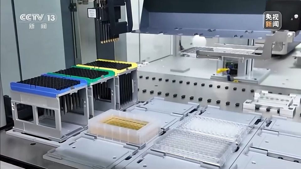 研究人员在北京中关村生命科学园共享实验室运用AI与自动化平台筛选药物先导分子  第7张