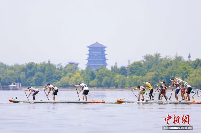 2026年中国桨板国际公开赛汉中站13日开赛 600余名选手汉江竞逐