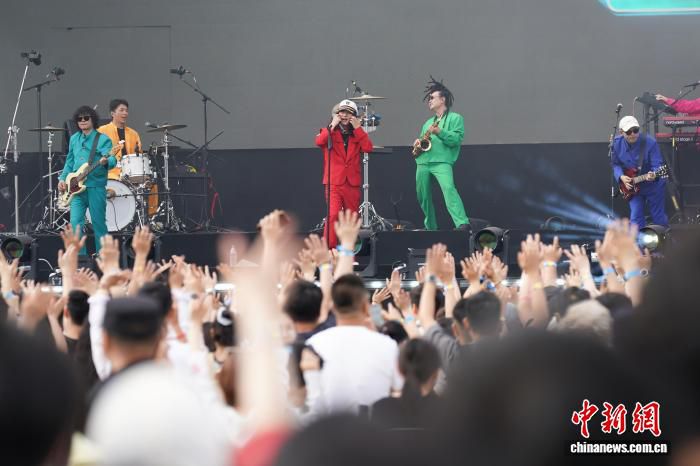 哈尔滨举办“东北超”主场赛事及草莓音乐节 带动文体旅游消费  第2张