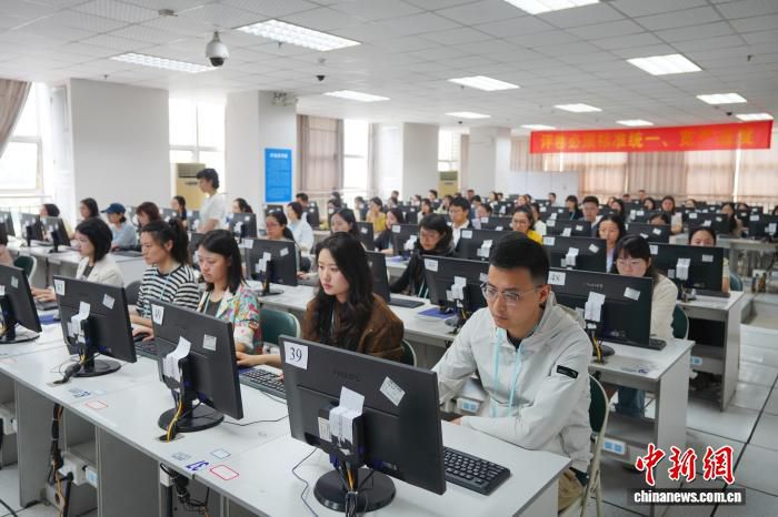 西南大学评卷点开放探访，现场呈现高考试卷评分流程