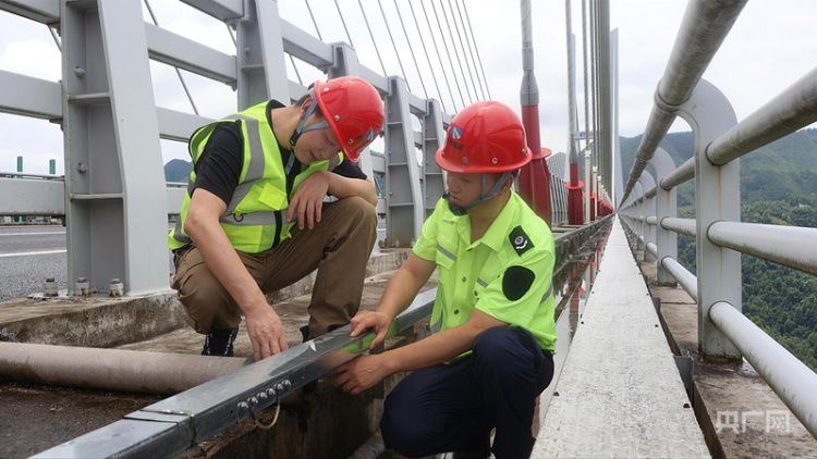 贵州都安高速云雾大桥建成通车 系绿色公路典型示范工程