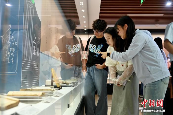 安徽省图书馆展出81部珍贵古籍 呈现江淮千年文脉