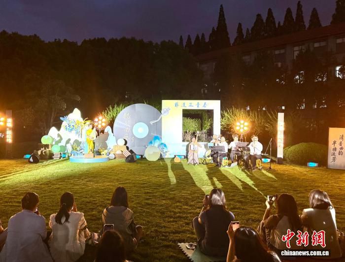 2026年文化和自然遗产日扬州瘦西湖畔举办清曲草坪音乐会