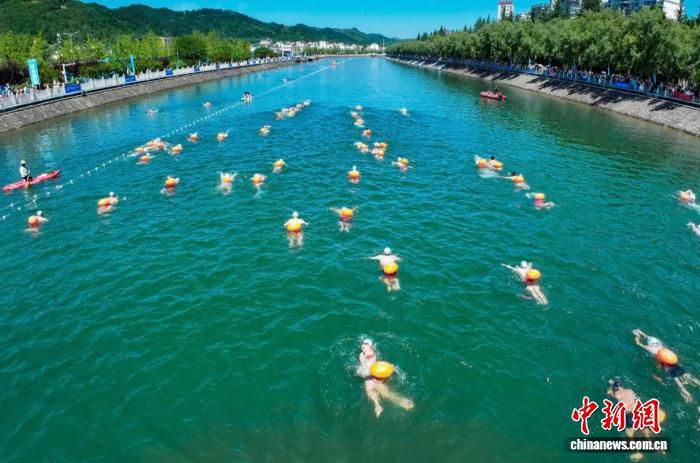 2026丹江公开水域游泳挑战赛在商洛开幕 全国26支代表队近千名选手参赛