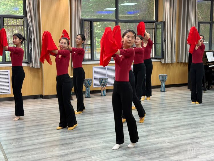 新疆克拉玛依依托六十余年前石油会战历史推动各族群众铸牢中华民族共同体意识  第5张
