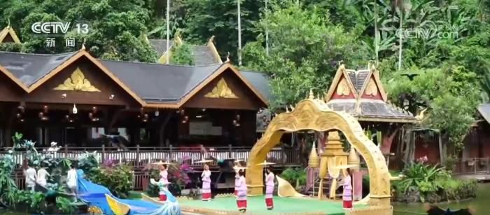 中老铁路带动跨境休闲游，老挝游客经磨憨口岸赴西双版纳热度持续高涨  第2张