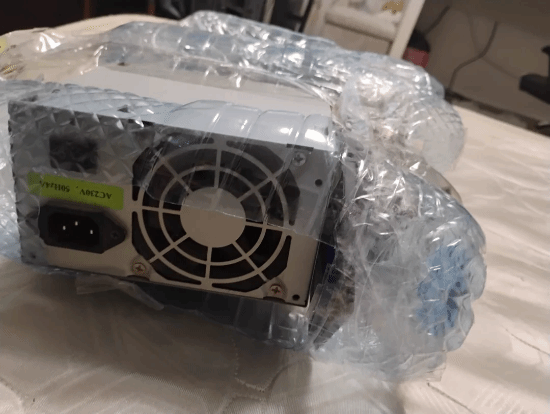 塑料水瓶经拼接捆扎用作台式机箱，Reddit装机板块用户分享DIY作品  第3张