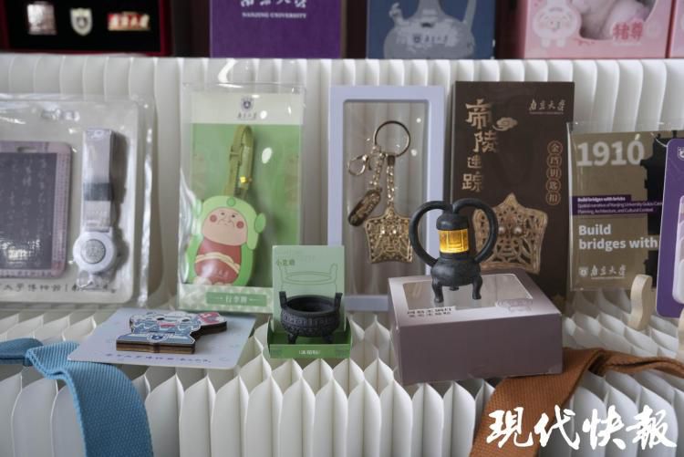首届南京高校博物馆联盟文创展12日开展 12所高校展出数百件作品  第2张