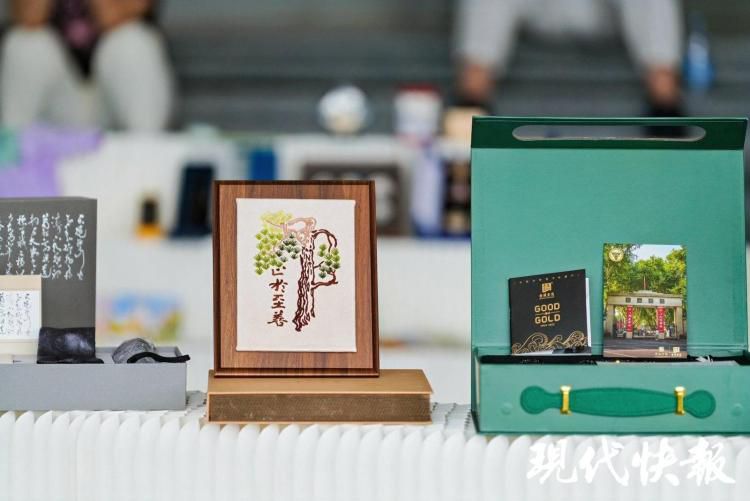 首届南京高校博物馆联盟文创展12日开展 12所高校展出数百件作品  第5张
