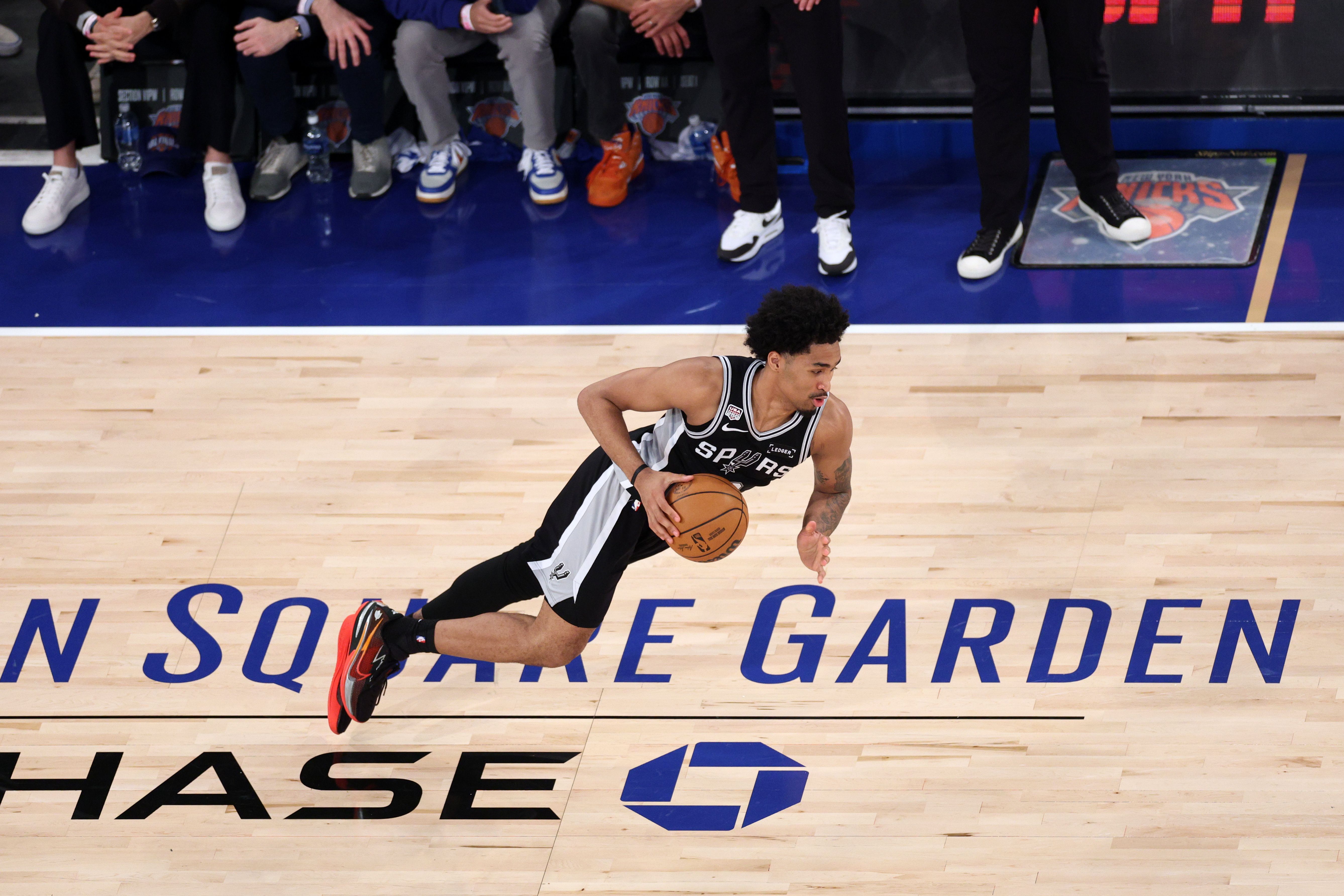 NBA总决赛马刺客场半场领先 新秀哈珀替补11分成奇兵