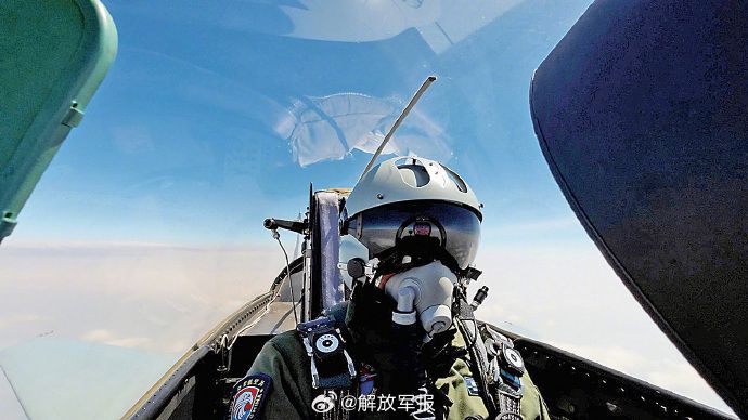 空军某部组织实弹地靶训练 强化飞行员战场态势感知能力  第3张