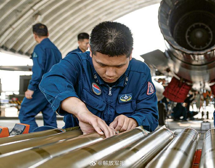 空军某部组织实弹地靶训练 强化飞行员战场态势感知能力  第4张