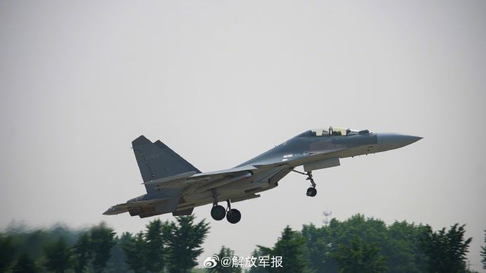 东部战区空军航空兵某旅近日组织飞行训练  第4张