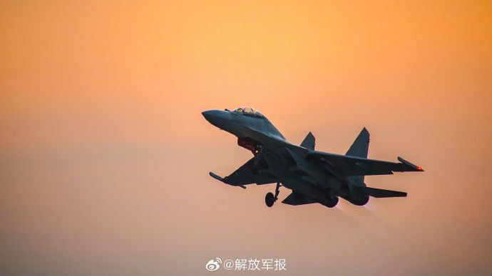 东部战区空军航空兵某旅近日组织飞行训练  第5张
