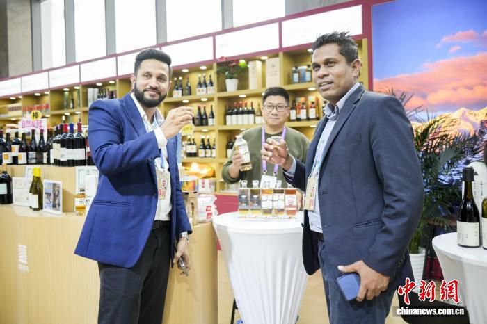 第10届南博会“云品”清单拓至洋酒 云南高原产葡萄酒冰酒威士忌集中亮相  第2张
