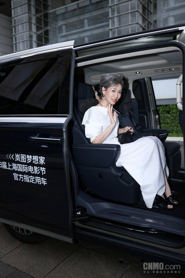 岚图汽车成为第28届上海国际电影节官方指定用车，携两款新车型亮相开幕式  第3张