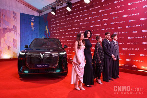 岚图汽车成为第28届上海国际电影节官方指定用车，携两款新车型亮相开幕式