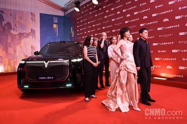 岚图汽车成为第28届上海国际电影节官方指定用车，携两款新车型亮相开幕式  第2张