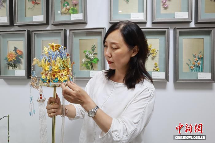 陕西工艺美术大师孙莹将缠花技艺引入残疾人公益课程