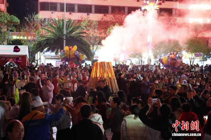 昆明石林“周周火把节”常态化举办逾一年 千名游客参与周间民俗活动