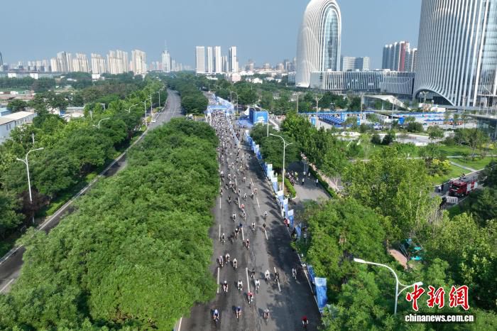 2026“一带一路”国家驻华使节自行车系列赛邢台站举行 逾千名中外选手参与  第2张