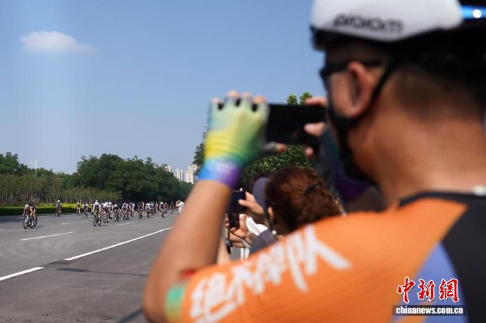 2026“一带一路”国家驻华使节自行车系列赛邢台站举行 逾千名中外选手参与
