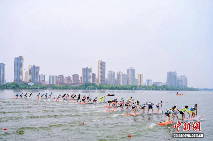 陕西汉中举办2026年中国桨板国际公开赛，两岸青年共逐汉江