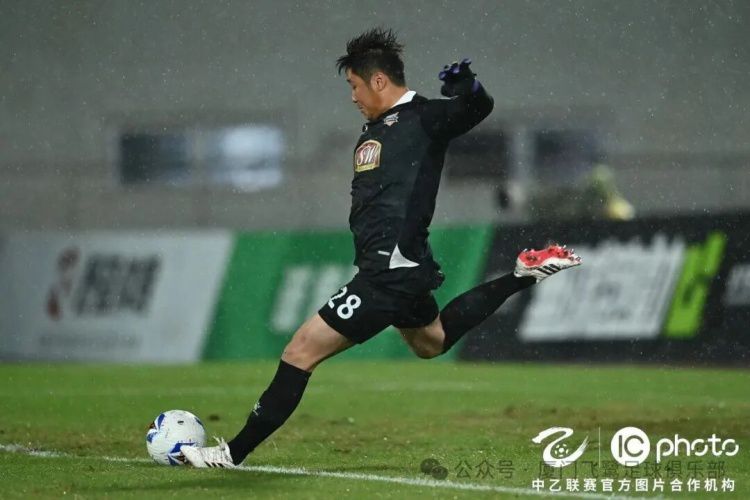厦门飞鹭雨中客战告负 十人应战憾失四连胜  第5张