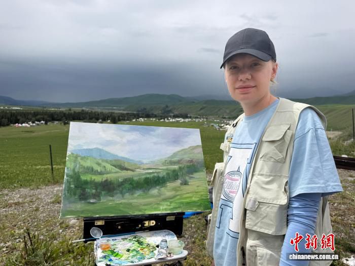新疆伊犁举办中外艺术家文化交流活动 哈萨克斯坦画家携女再访  第3张