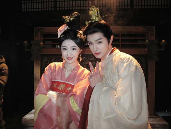 New One Studio互动影游《女帝篇》5天销量破100万 《盛世天下》系列累计销量达300万  第2张