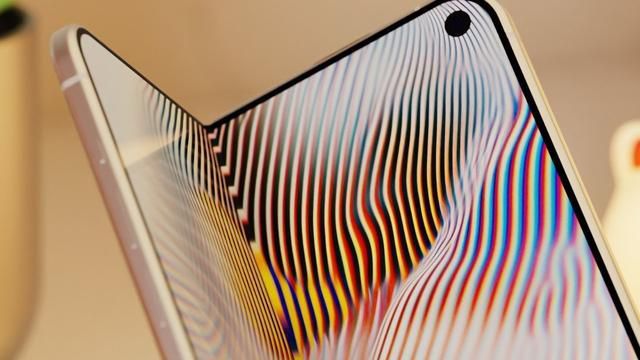 苹果推出iOS 27与macOS 27开发者测试版提供折叠屏iPhone及触控MacBook最直接证据