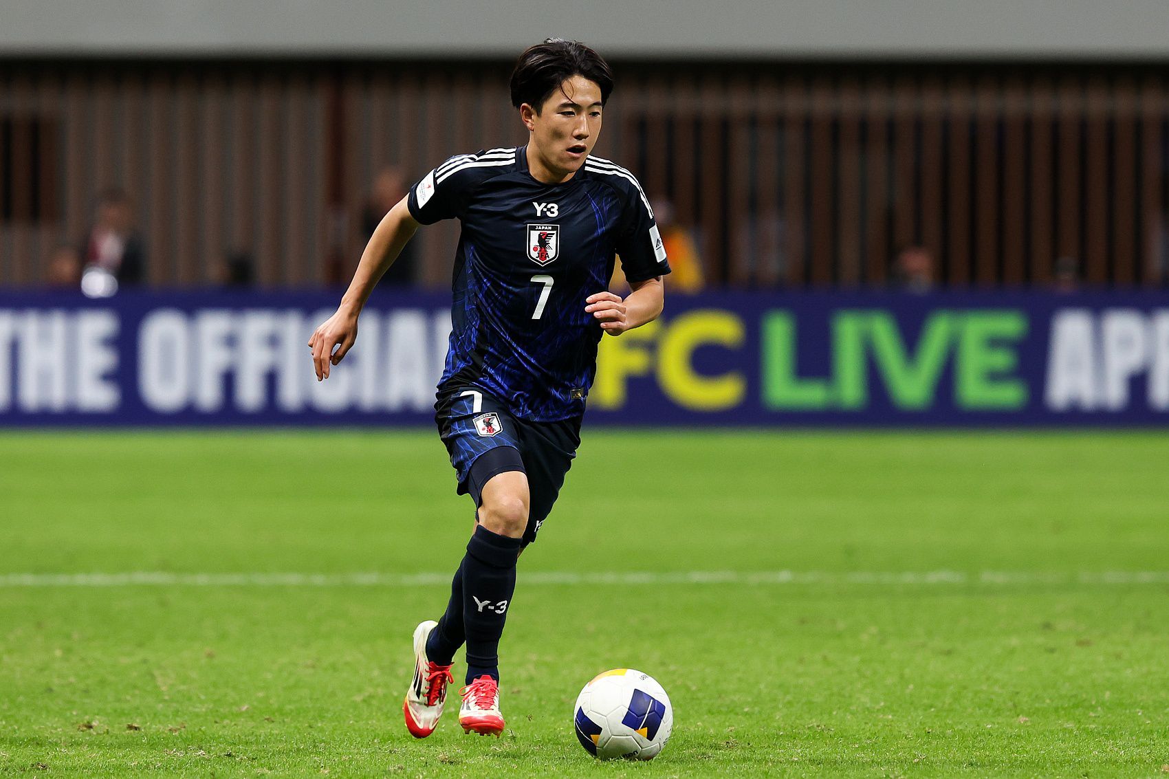 瓦伦西亚接近签下19岁日本边锋佐藤龙之介 获2025年J1最佳年轻球员