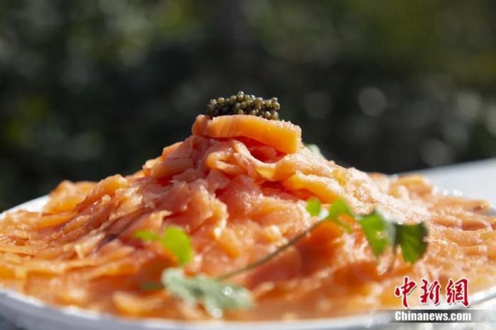 全球市场流通的“黑月光”食品以珍珠母贝勺盛装供应  第8张