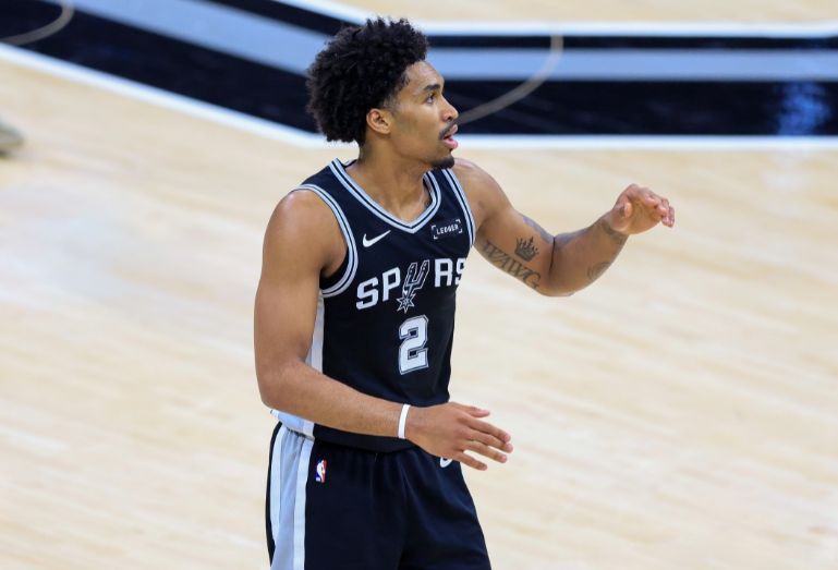 NBA官方公布G5裁判报告：最后11秒漏判犯规，尼克斯4-1夺冠  第3张