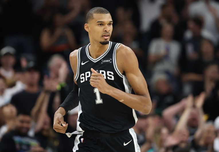 文班亚马NBA总决赛1-4负尼克斯，生涯第六次获亚军