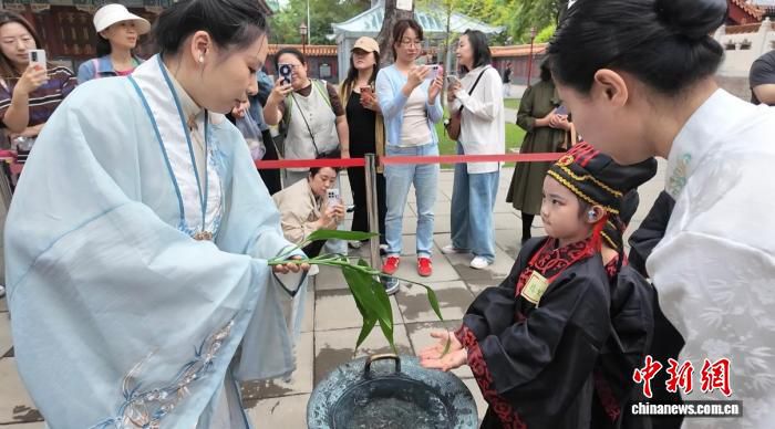 黑龙江省民族博物馆举行传统开蒙礼活动 50名学童迎来启蒙仪式