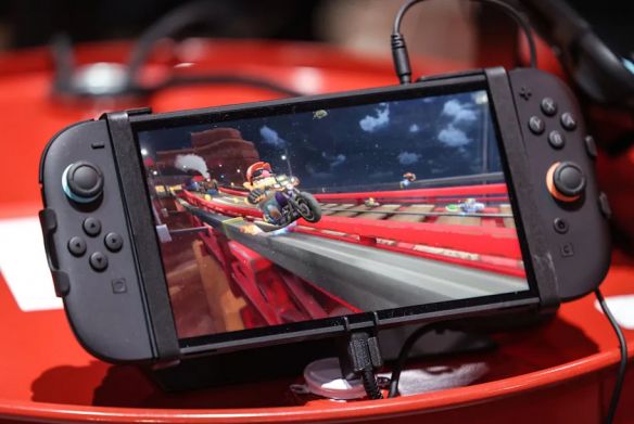 任天堂Switch 2主机用户晒积灰照片，屏幕灰尘上作画引发社区讨论  第2张