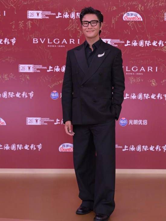 陈坤现身上海机场回应“被替换”传言：我还活着呢  第5张
