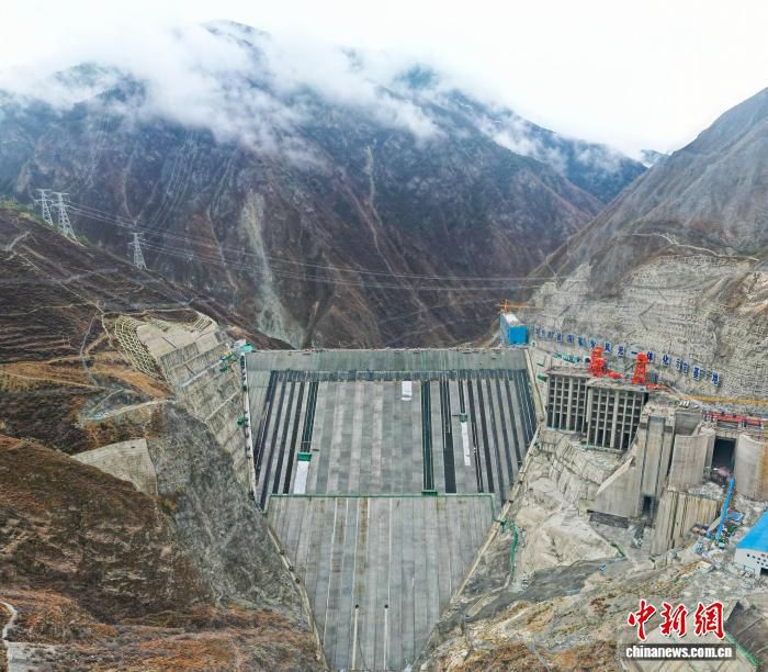 金上拉哇水电站大坝二期面板浇筑完成 主体工程进入收尾阶段  第2张