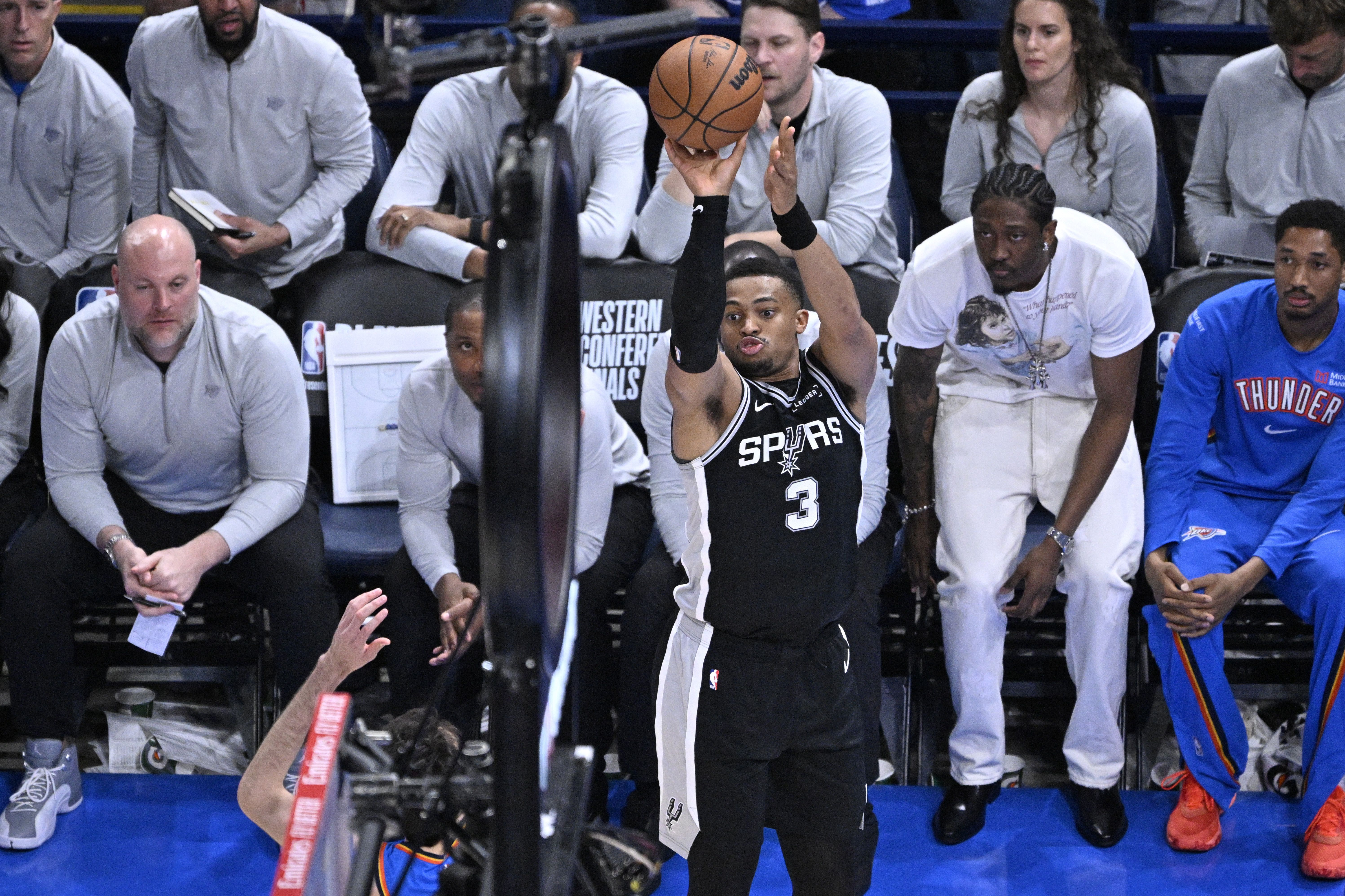 凯尔登·约翰逊无缘夺冠，NBA最佳第六人魔咒延续30年  第1张