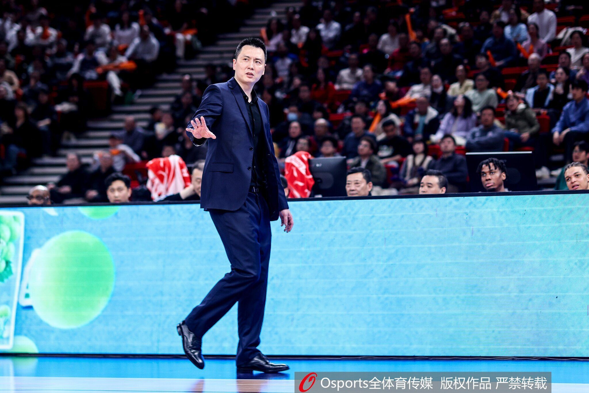 上海男篮主帅卢伟：国内球员激发潜能，赛季收获宝贵经验