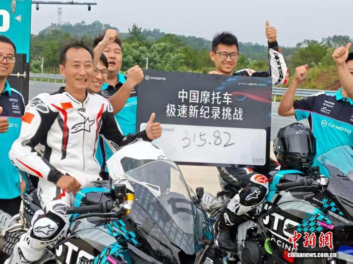 春风动力V4 SR-RR在中交上饶汽车综合试验场跑出315.82km/h最高时速