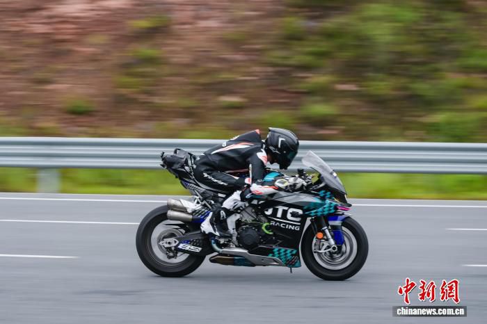 春风动力V4 SR-RR在中交上饶汽车综合试验场跑出315.82km/h最高时速  第2张
