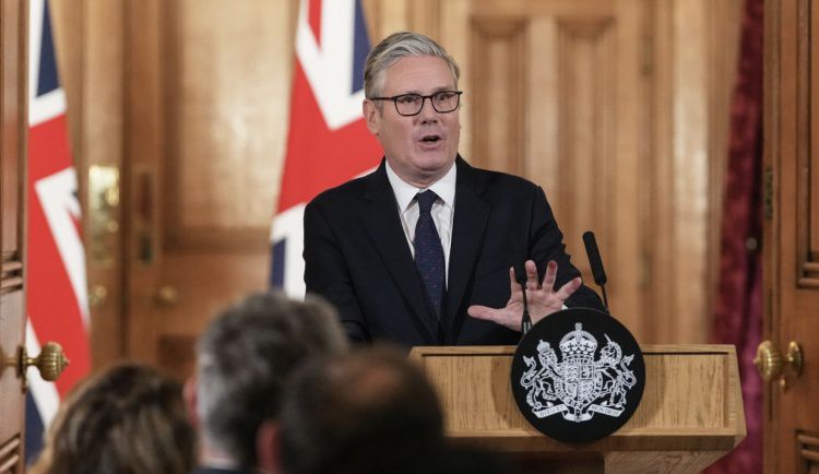 英国首相斯塔默宣布禁令：16岁以下用户不得使用部分社交平台  第4张