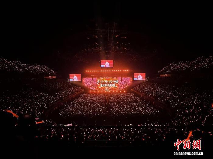 徐良青岛连办三场演唱会 近三万观众带动文旅消费