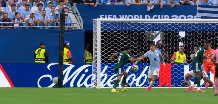世界杯小组赛：沙特半场1-0领先乌拉圭，阿姆里破门  第8张